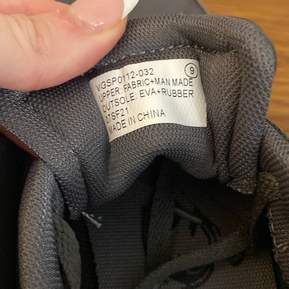 Very G Women’s Gray Sneakers Size 9 - Picture 7 of 8